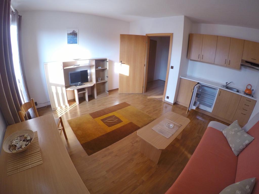 Hotel Faust ジェチーン エクステリア 写真