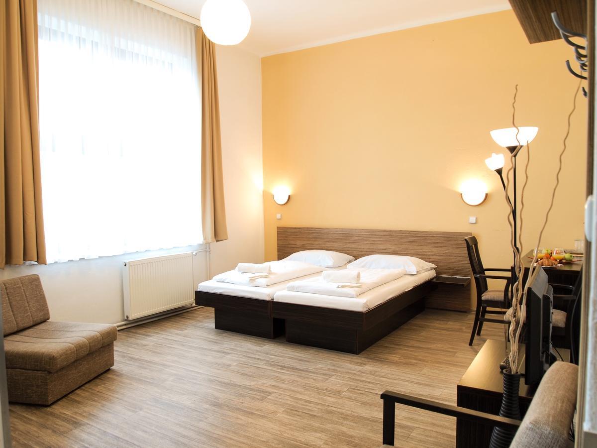 Hotel Faust ジェチーン エクステリア 写真